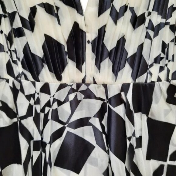 Alice + Olivia black & white diamond kaleidoscope geometric maxi dress Size 0 - Picture 9 of 15